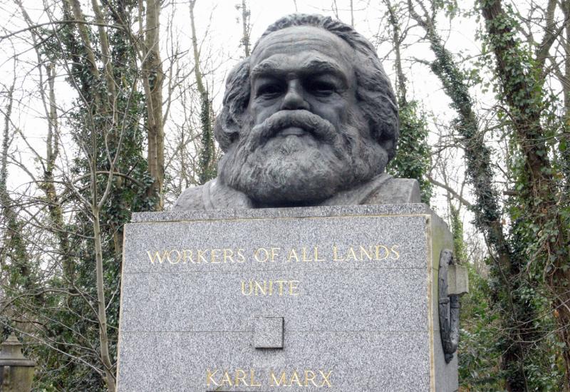 Oštećen spomenik Karla Marxa u Londonu