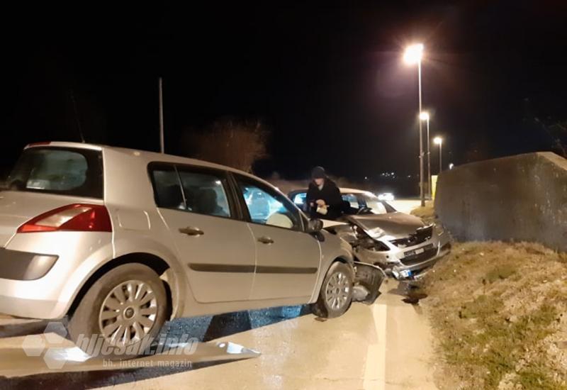 Mostar: Veća materijalna šteta u sudaru Renaulta i Opela