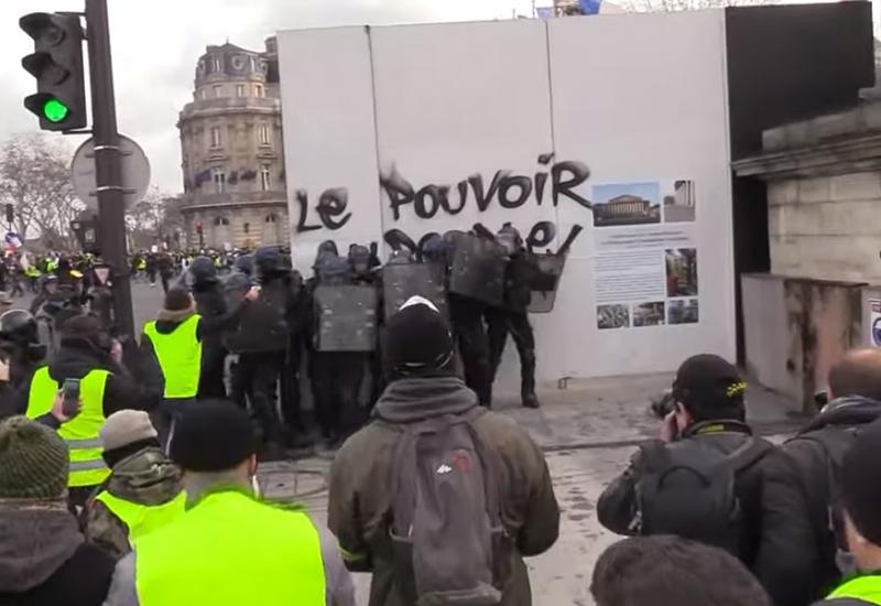 VIDEO | Pripadniku Žutih prsluka teško ozlijeđena ruka na prosvjedu u Parizu