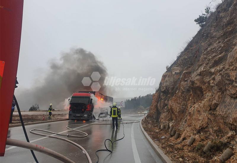 VIDEO | Međine: Zapalio se kamion