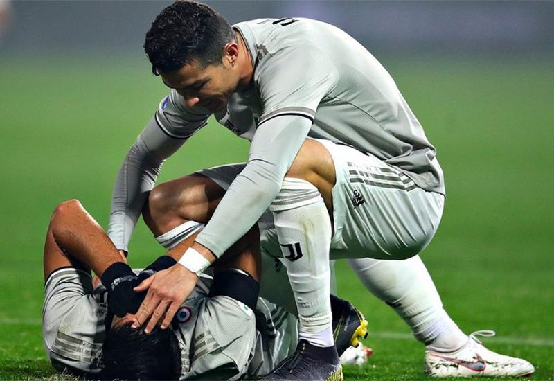 Napucao suigrača: Cristiano Ronaldo nokautirao loptom Samija Khediru!