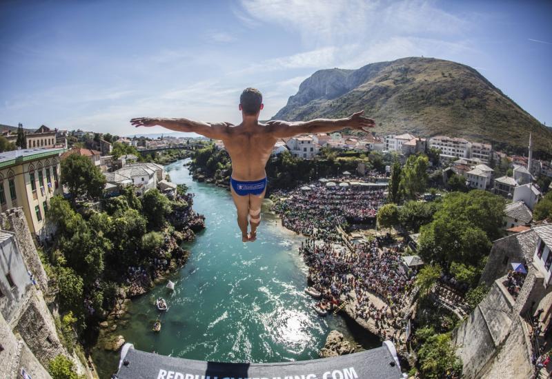 Red Bull Cliff Diving po peti put stiže u Mostar 