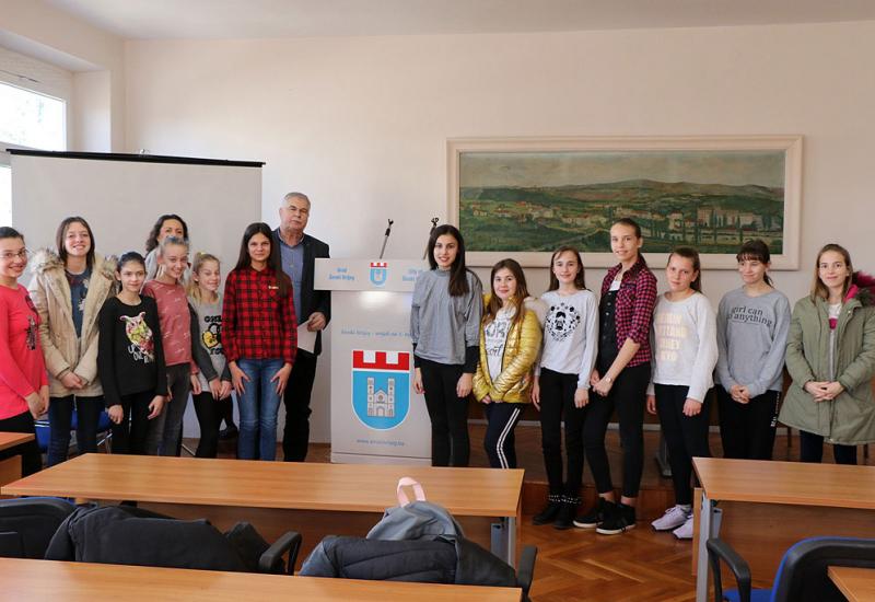 Široki Brijeg: Učenice ekološke sekcije predstavile gradonačelniku svoj projekt