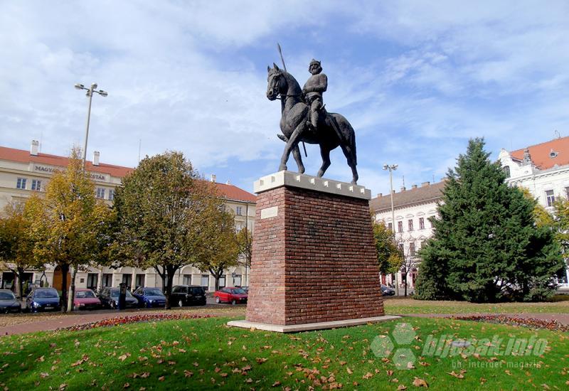 Spomenik kralju Beli IV. - Szeged: Nema mjesta za sivilo i teške boje