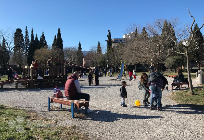 FOTO | Mostarci uživali u subotnjem suncu