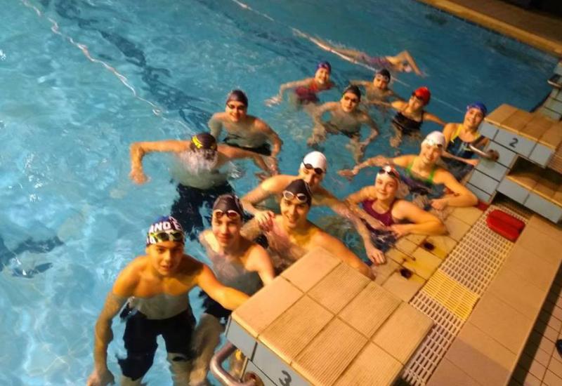 Plivači KVS Orka Mostar - Plivači Orke osvojili 14 medalja, Amina Kajtaz oborila dva državna rekorda