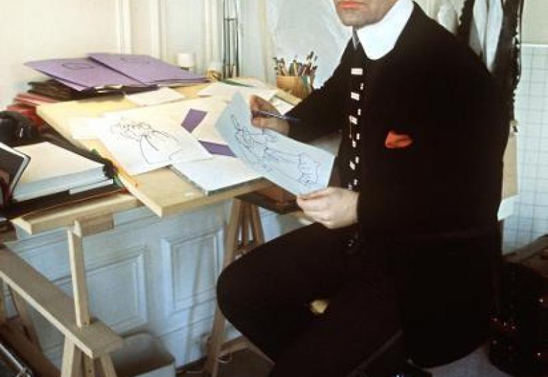 Mladi Karl Lagerfeld (1979.) za radnim stolom - Lagerfeld: Kralj je mrtav, ali će zauvijek živjeti...