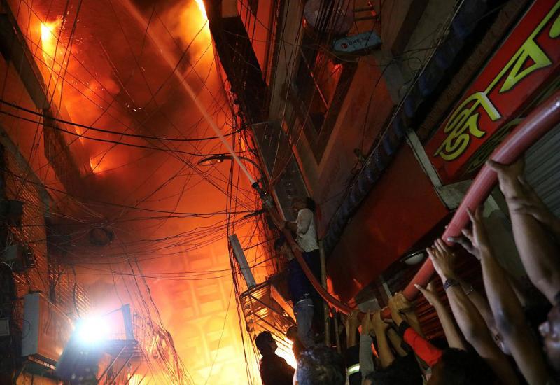 U stravičnom požaru u Dhaki poginulo najmanje 70 ljudi