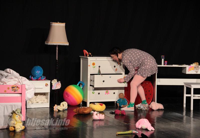 Iz predstave Moj prijatelj Bumbi - Predstava o djetinjstvu i odrastanju u Lutkarskom kazalištu 