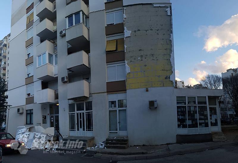 Mostar: Vjetar ''otparao'' fasadu na vrhu Avenije