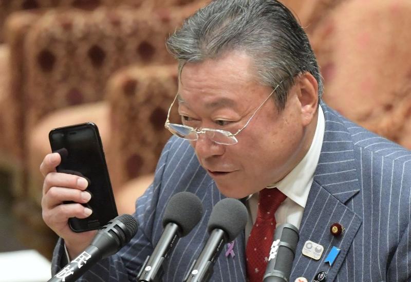 Japanski ministar zakasnio tri minute, opozicija traži ostavku