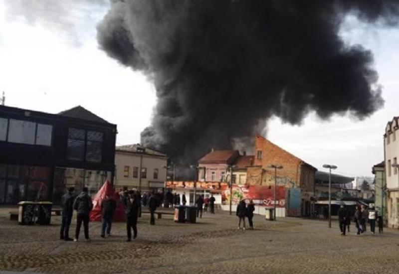  - VIDEO:  Više ozlijeđenih u vatri na tržnici u Tuzli