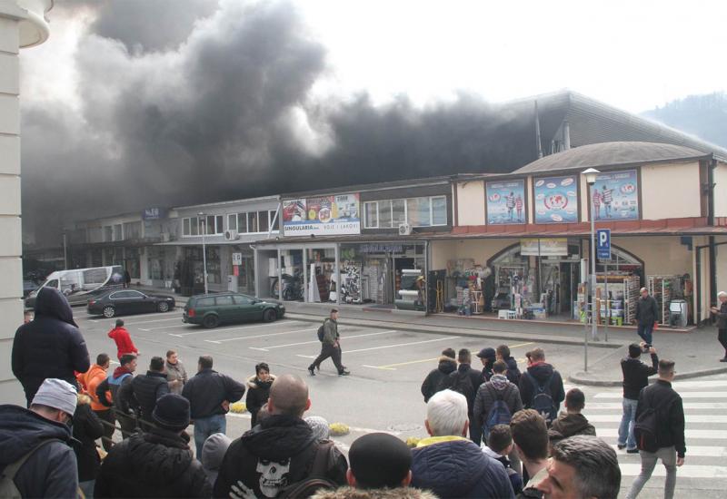 VIDEO:  Više ozlijeđenih u vatri na tržnici u Tuzli