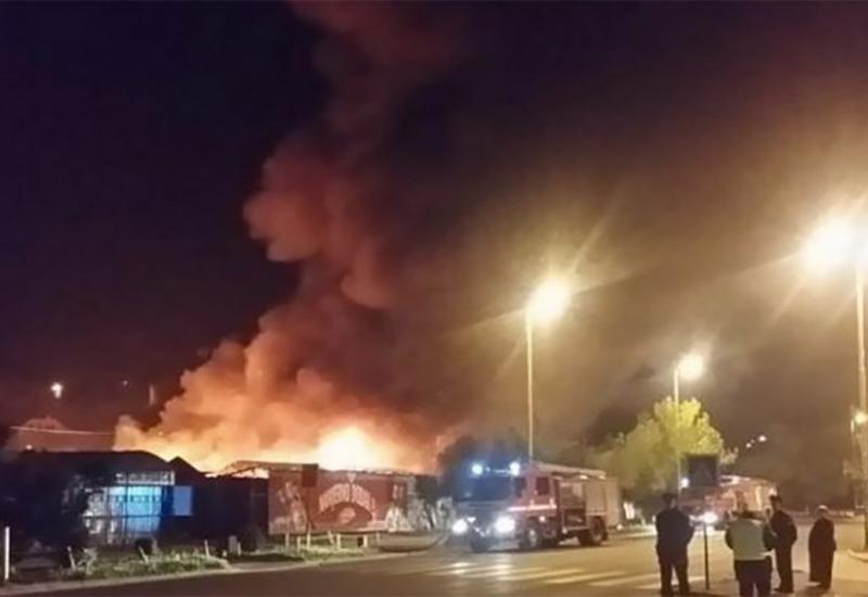 Grad Tuzla će pomoći prodavačima koji su izgubili štandove u požaru