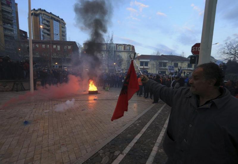 Prosvjedi opozicije u Tirani, traži se ostavka premijera Edija Rame 