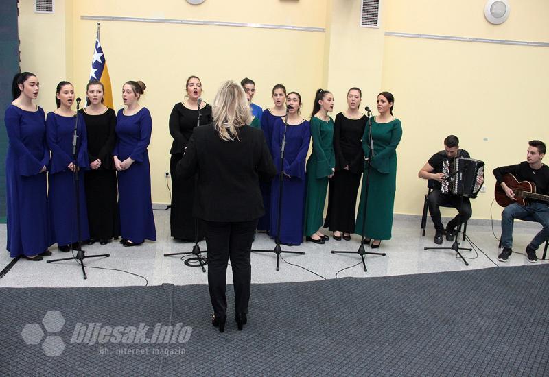 Nastup ansambla Mostarske kiše - Proslava Dana neovisnosti u Mostaru: Uložiti maksimalan napor za toleranciju