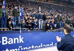 Kapetan Schalkea u suzama predao vrpcu navijačima