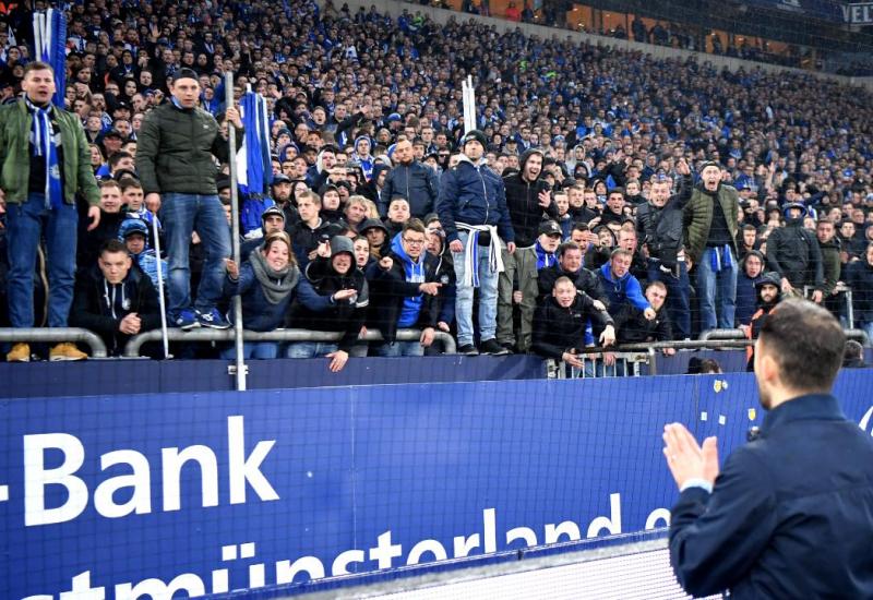 Kapetan Schalkea u suzama predao vrpcu navijačima