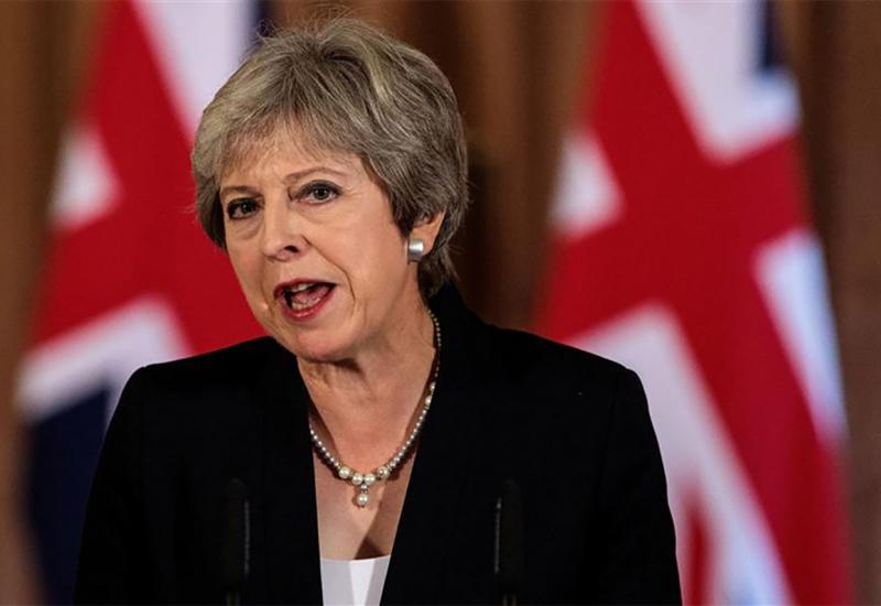 Theresa May suočena s namjerom njezinih ministara da je smijene