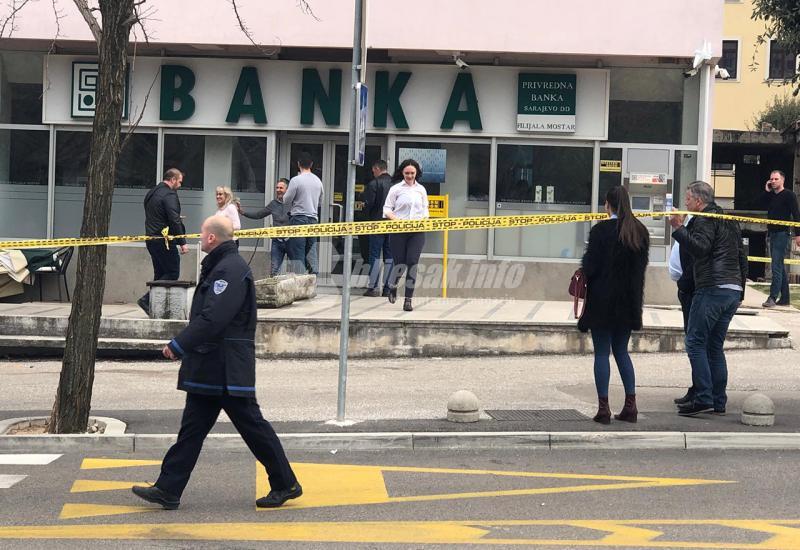 Razbojnike ispred banke dočekali brojni naoružani policajci spremni da pucaju 