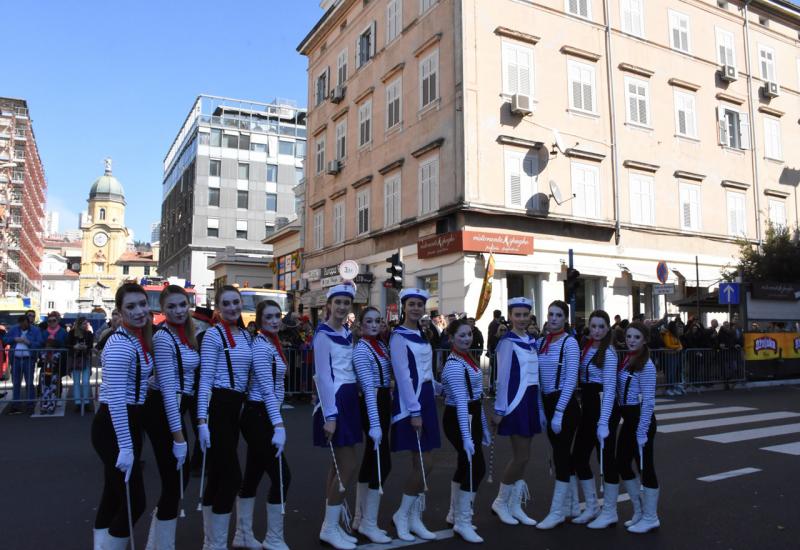 Neumske mažoretkinje sudjelovale na Riječkom karnevalu - Neumske mažoretkinje predstavljale BiH na Riječkom karnevalu