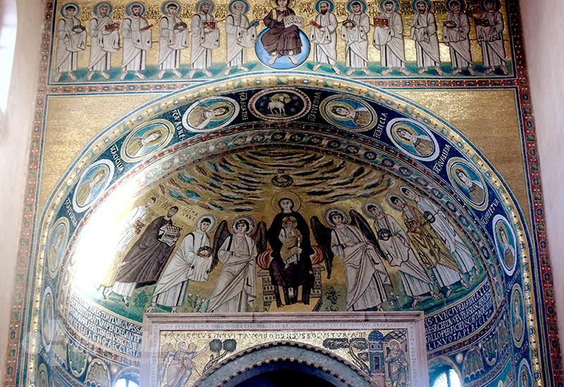 Slavoluk u svetištu bazilike - Poreč, grad svetog Eufrazija, antičkih hramova i Gospe u blagoslovljenom stanju