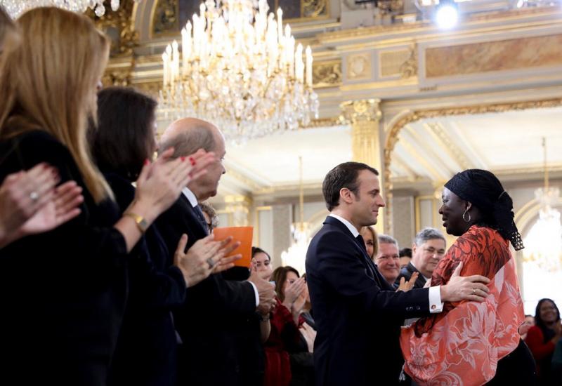 Borba za ženska prava: Francuski predsjednik uručio nagradu kamerunskoj aktivistici