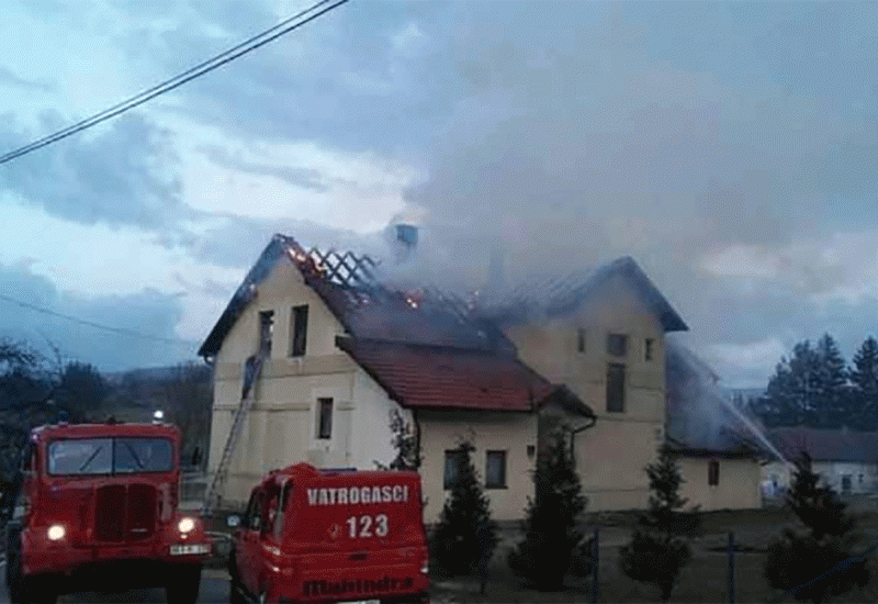 Požar na školi kod Mrkonjić Grada