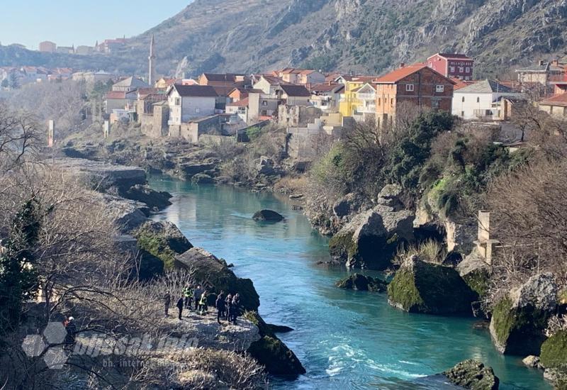Mostar: Policija u potrazi za utopljenikom - Mostar: Policija u potrazi za utopljenikom