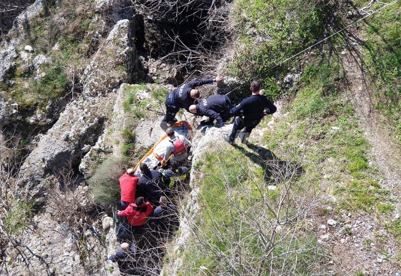 Mostar: Iz Neretve izvučeno tijelo muške osobe - Mostar: Iz Neretve izvučeno tijelo muške osobe
