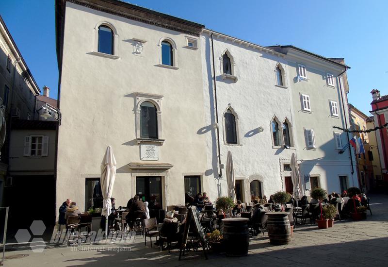 Palače Lovisato i Manzioli - Izola, grad zaključanih vrata