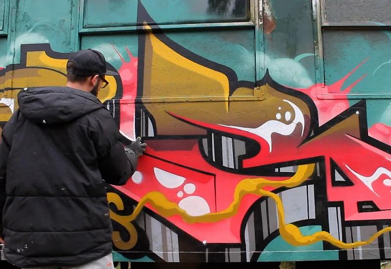 Policija poziva građane da prijave osobe koje ispisuju grafite