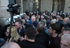 Demonstranti probili policijski kordon, stigli do zgrade Predsjedništva Srbije