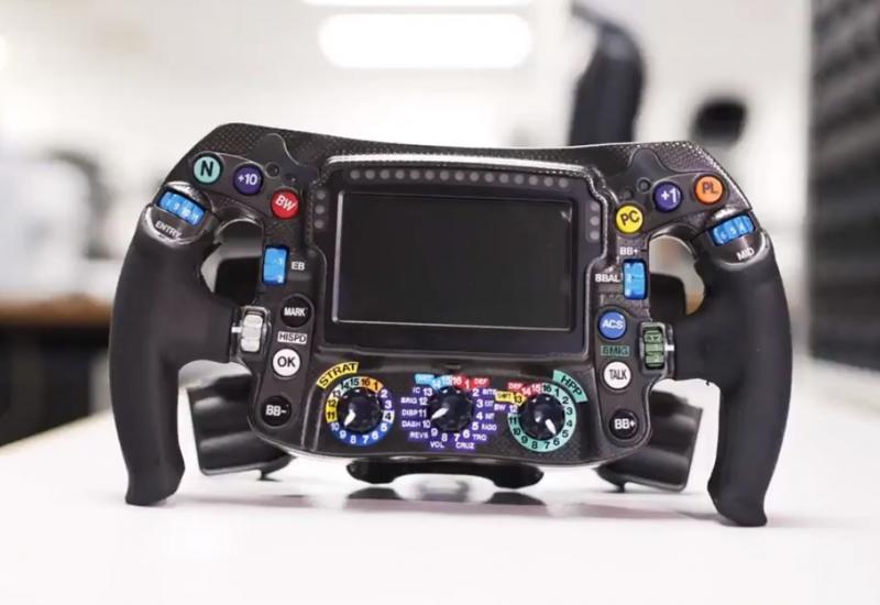 Mercedes pokazao novi upravljač svojih F1 bolida