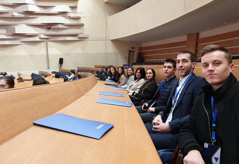Mostarski studenti na konferenciji - Mostarski studenti sudjelovali na konferenciji o digitalizaciji bh. društva