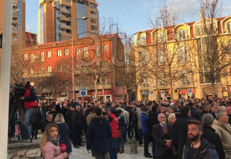 Albanska opozicija traži ostavku vlade i prijevremene izbore