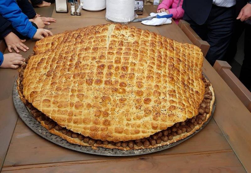 U Travniku napravljena najveća porcija ćevapa ikada