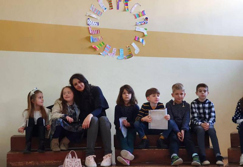 Osnovna škola Petra Bakule obilježila Dan osoba s Down sindromom - Uz knjigu i druženje mostarski osnovci učili kako biti jednaki u različitosti