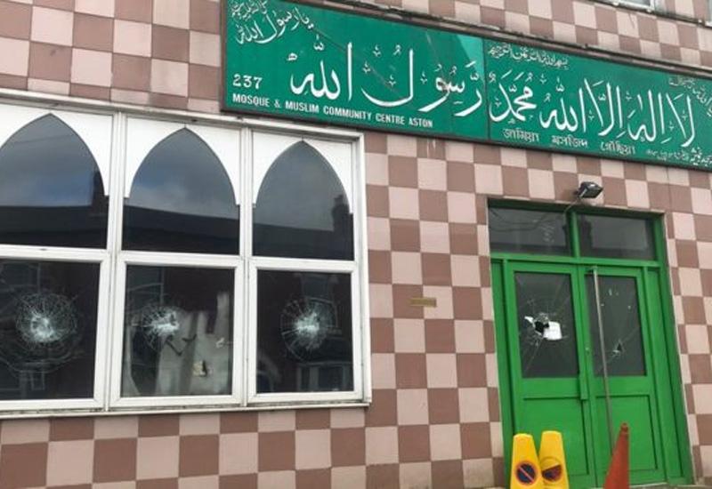 Četiri džamije u Engleskoj oštećene u islamofobičnom napadu