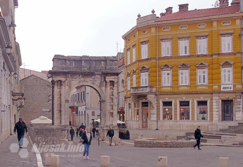 Slavoluk Sergijevaca - Pula, grad iz kojeg Rumunji ne šalju razglednice