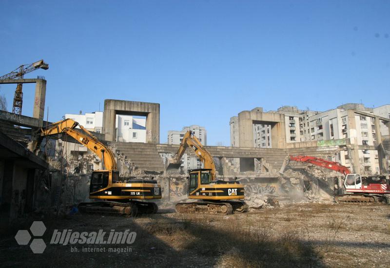 Rušenje stare dvorane  3. siječnja 2008. godine - Mostar: Neslavan rekord jedne gradnje