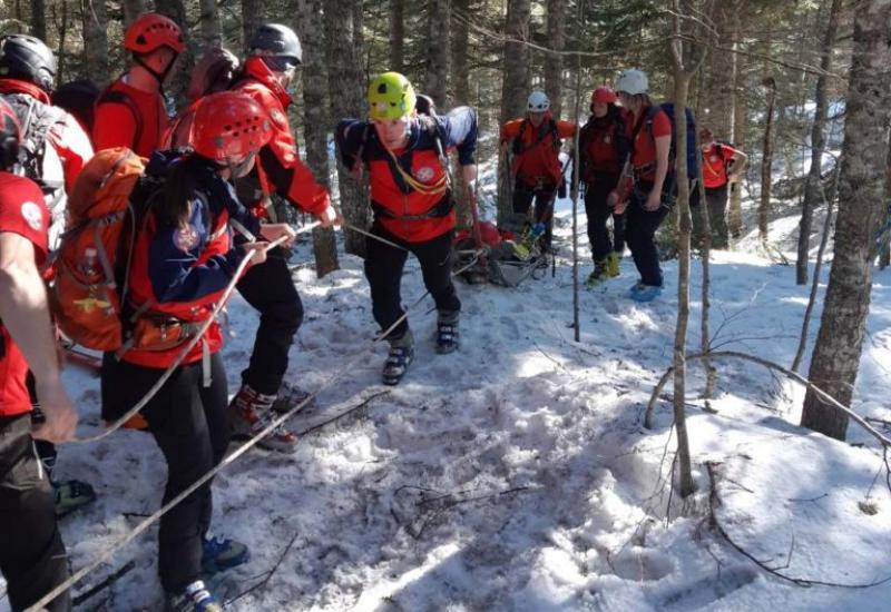 Vježba spašavanja u zimskim uvjetima - 36 gorskih spašavatelja vježbalo spašavanje u zimskim uvjetima
