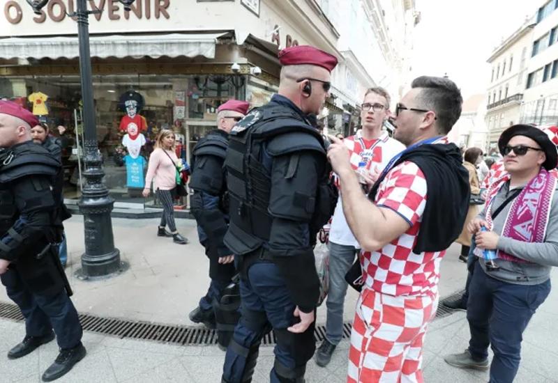 Ušetao među hrvatske navijače za zastavom Srbije pa ga spašavala policija