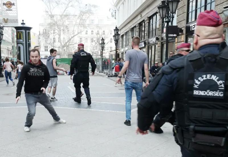 Mađarska policija među navijačima - Mađarski huligani napali hrvatske navijače