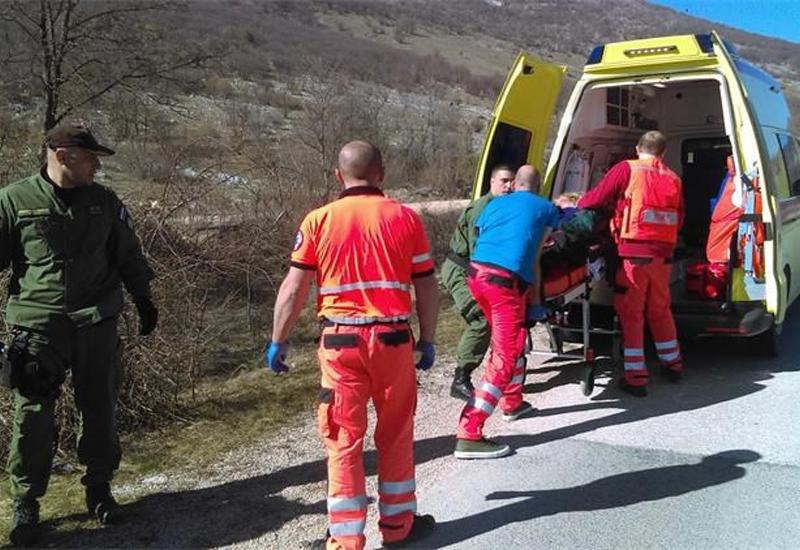 Hrvatska policija spašava trudnicu - Spašena trudnica koja se nalazila s grupom migranata na Plješivici