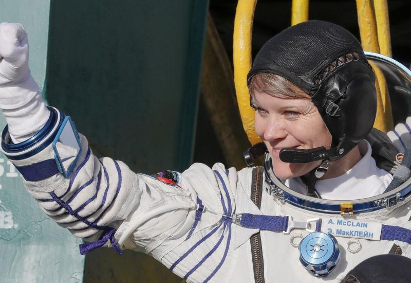 Dvije žene ne mogu skupa u svemirsku šetnju jer nose istu veličinu odjela