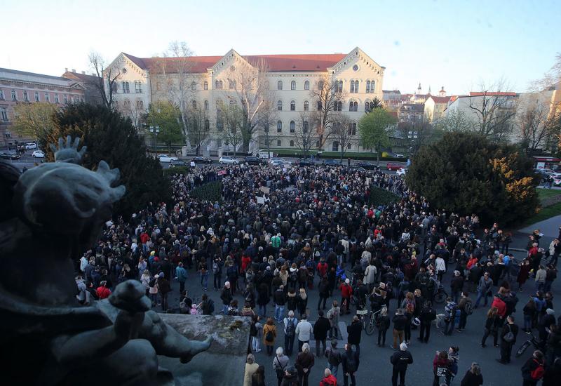 Održan prosvjedni skup protiv počasnog doktorata Milanu Bandiću - Prosvjed protiv počasnog doktorata Bandiću: 