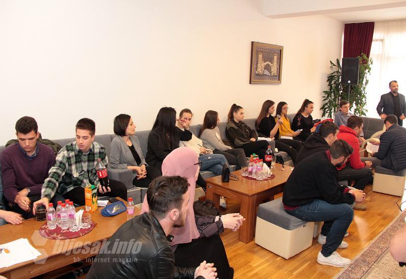 Mostarski srednjoškolci debatirali o svojim perspektivama - Mostarski srednjoškolci debatirali o svojim perspektivama