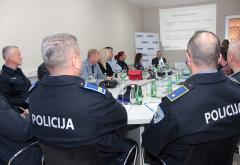 Mostar: Policajci učili o toleranciji prema javnim okupljanjima