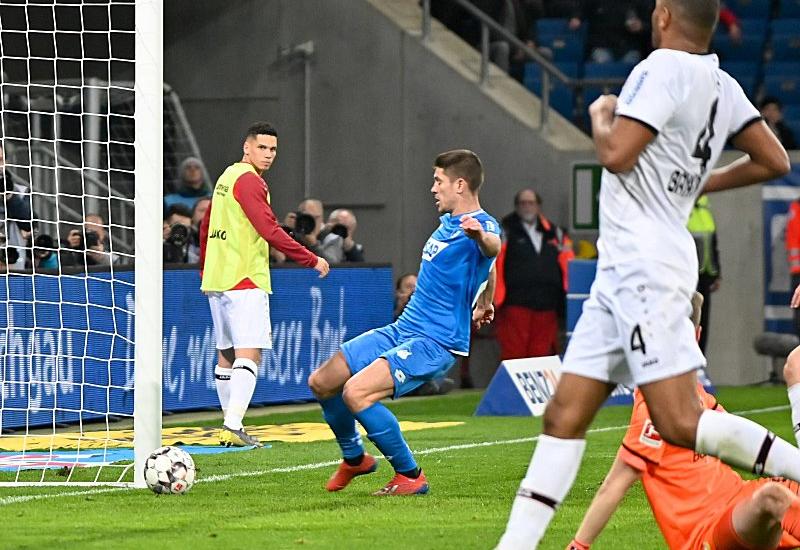 Kramarić postiže pogodak protiv Bayera - Kramarić postao rekorder kluba ukravši hat-trick suigraču!